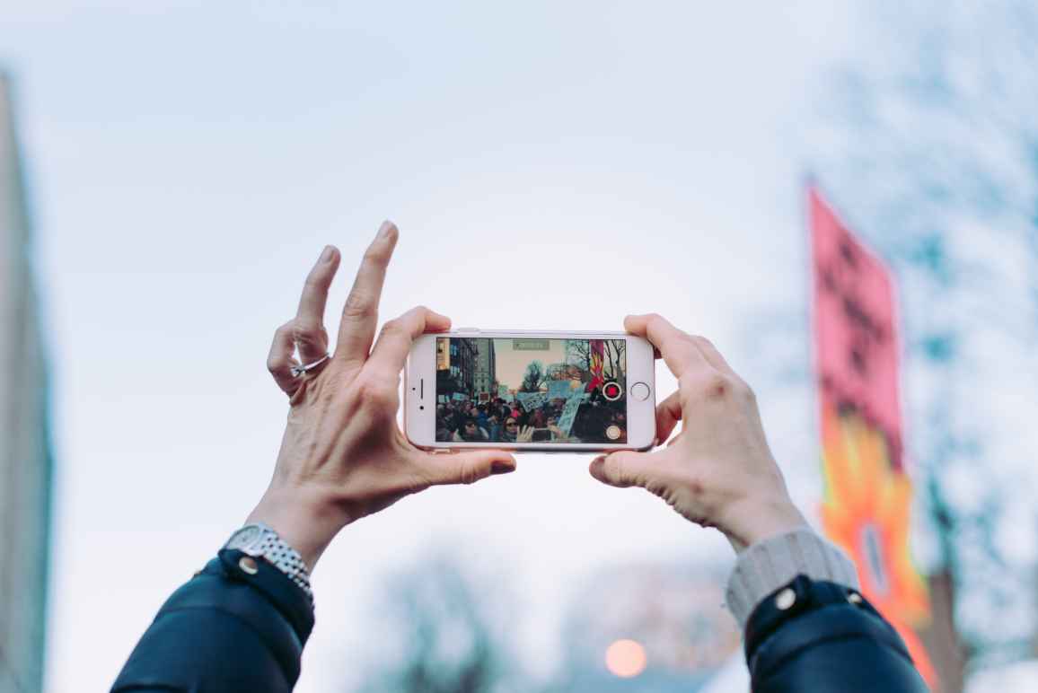 protest, cellphone, photograph